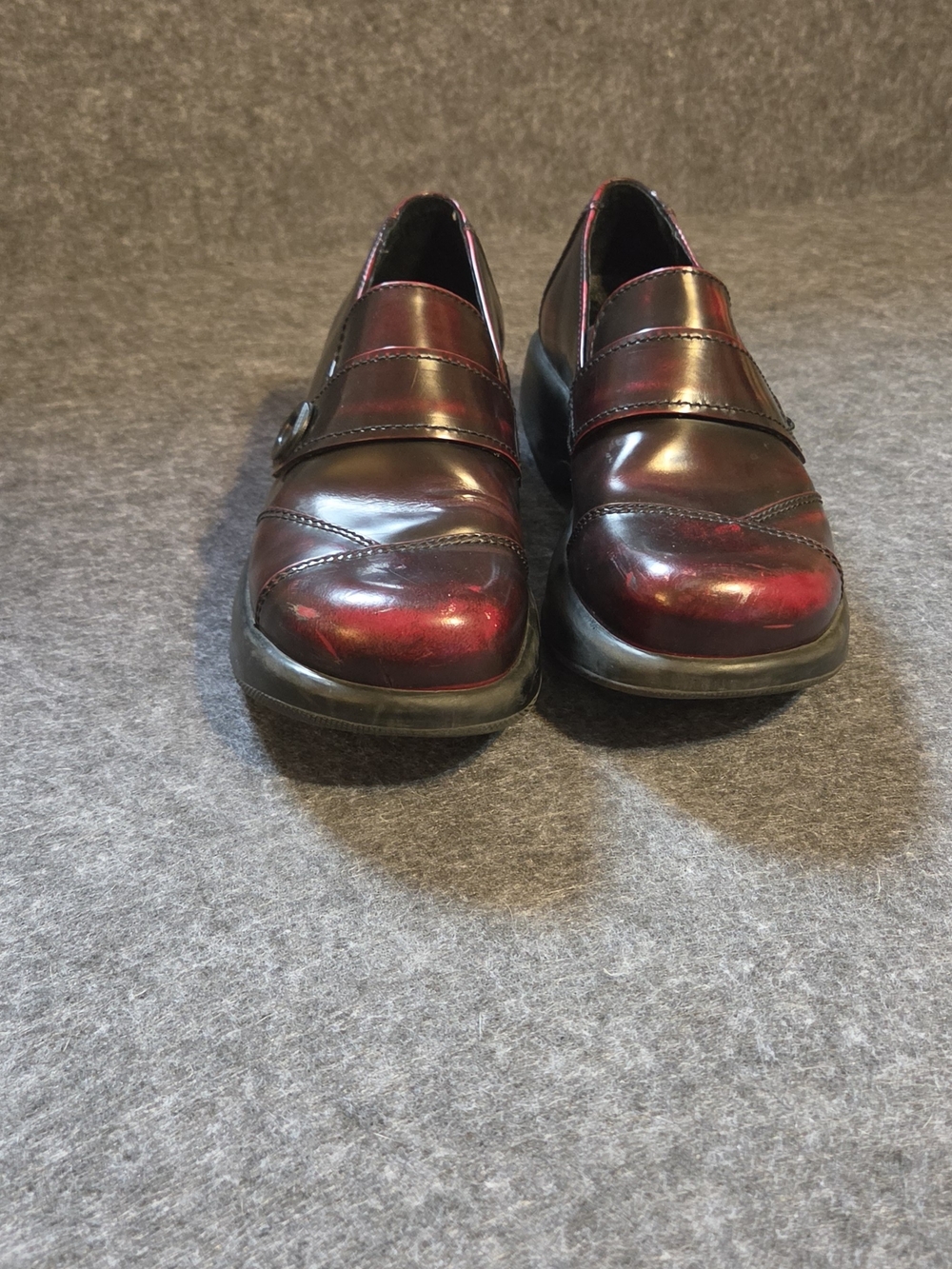 Dansko Cordovan Criss-Cross Women's Leather Clogs in Red and Black EUR 37 US 6.5 - Picture 2 of 7
